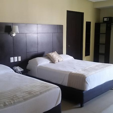 Hotel M&G 툭스틀라 외부 사진